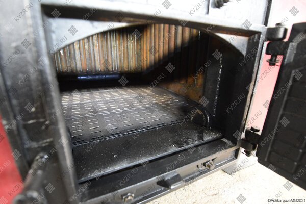 Колосниковая топка котла 900 кВт работающего без дымососа